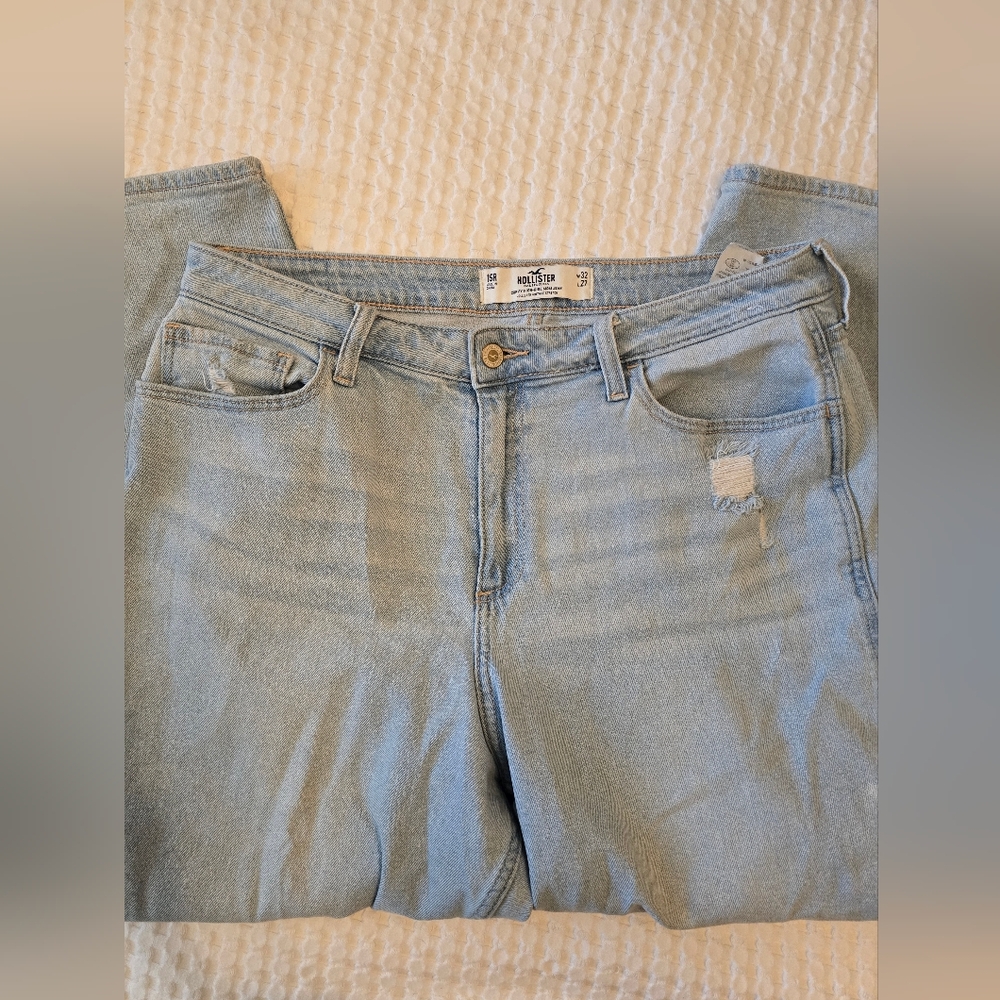 Hollister Women's Light Blue Straight Leg Mom Jeans